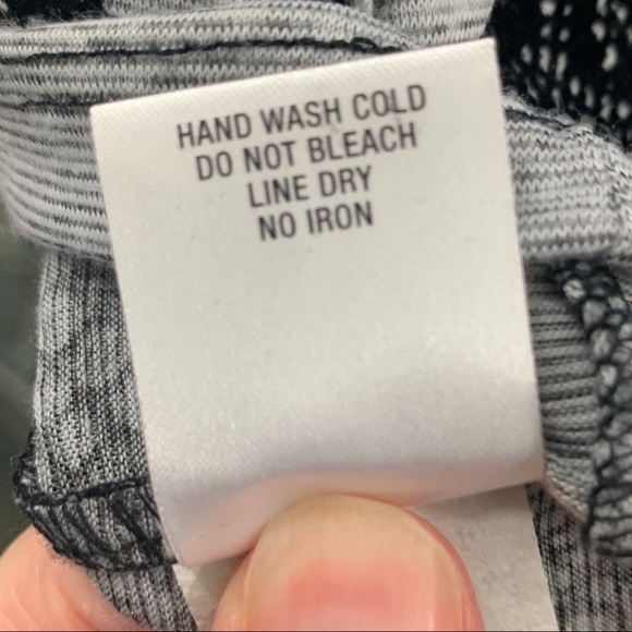 Roz & Ali Large Sleeveless Blouse - Picture 3 of 6